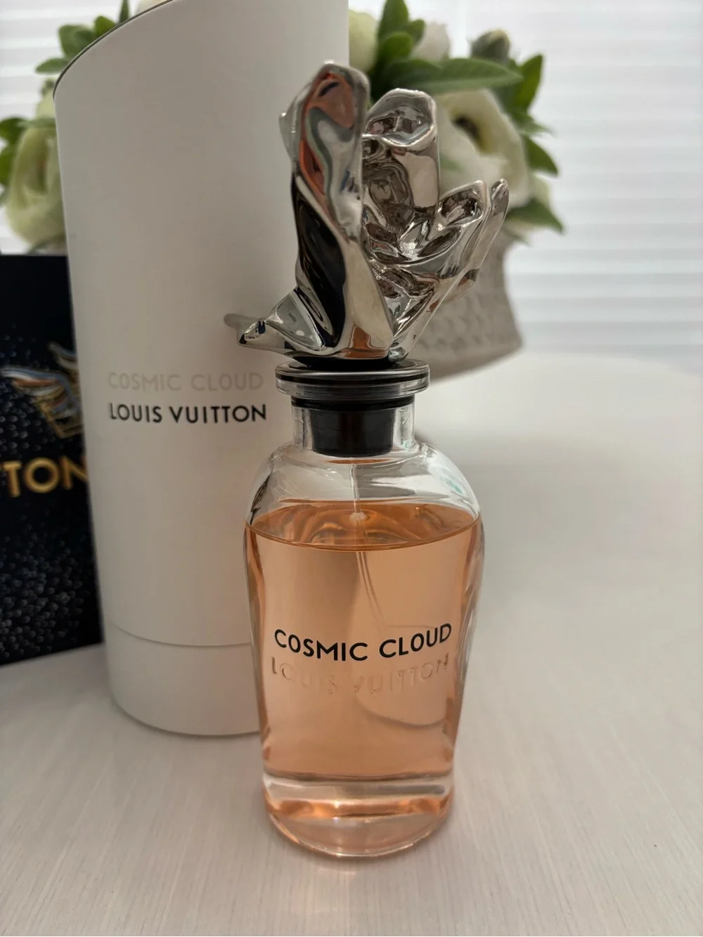 Louis Vuitton Cosmic Cloud fragrance part of the Les Extraits Collection - Picture 2 of 7